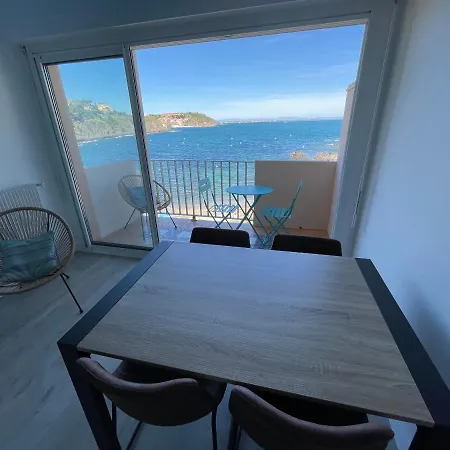 Apartment Azur: Beachfront Retreat With Sea Views And Charm *