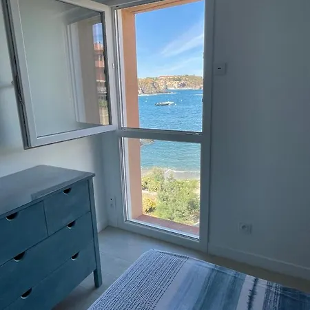 Apartment Azur: Beachfront Retreat With Sea Views And Charm *