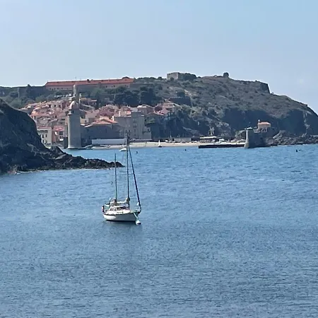 Apartment Azur: Beachfront Retreat With Sea Views And Charm Collioure